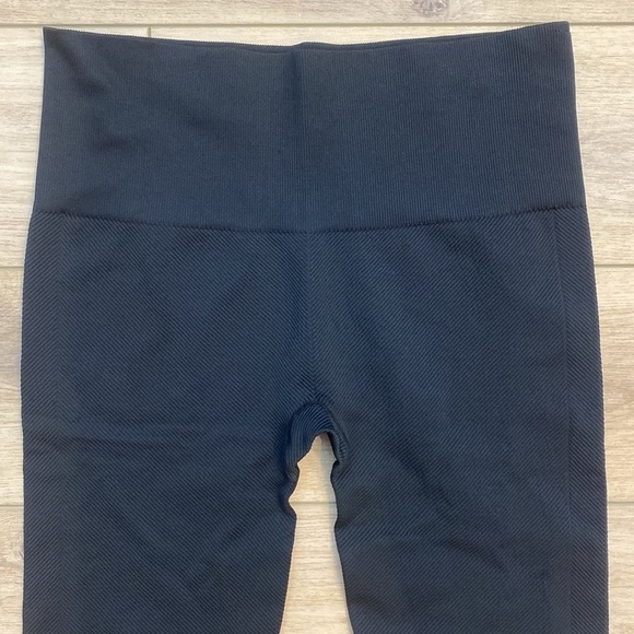 Spanx | Look At Me Now | Seamless Shaping Leggings - Picture 3 of 12